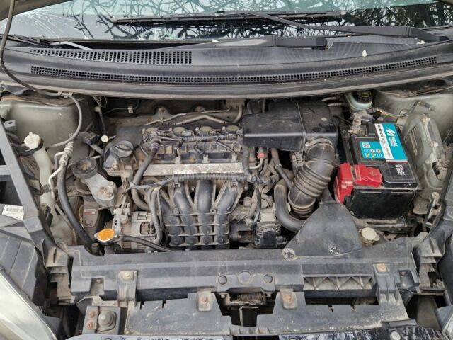 Черный Мицубиси Кольт, объемом двигателя 1.3 л и пробегом 200 тыс. км за 1100 $, фото 6 на Automoto.ua