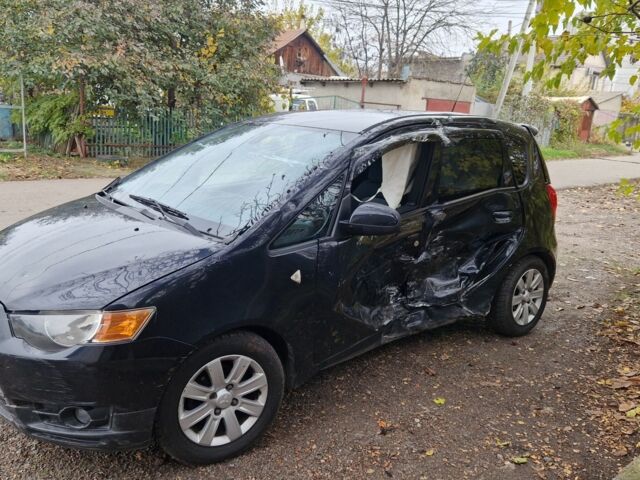 Черный Мицубиси Кольт, объемом двигателя 1.3 л и пробегом 200 тыс. км за 1100 $, фото 3 на Automoto.ua