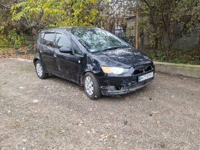 Черный Мицубиси Кольт, объемом двигателя 1.3 л и пробегом 200 тыс. км за 1100 $, фото 4 на Automoto.ua