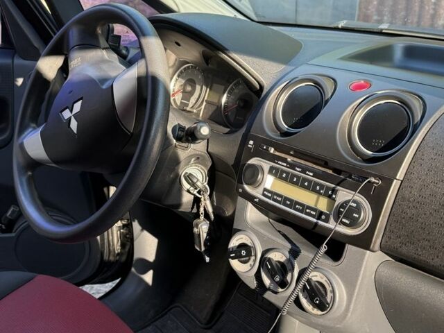 Черный Мицубиси Кольт, объемом двигателя 1.3 л и пробегом 110 тыс. км за 5900 $, фото 7 на Automoto.ua