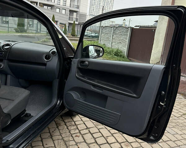 Черный Мицубиси Кольт, объемом двигателя 1.1 л и пробегом 250 тыс. км за 3700 $, фото 6 на Automoto.ua
