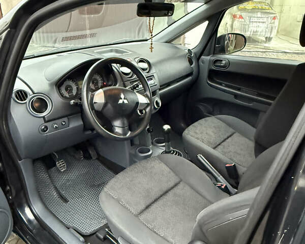 Черный Мицубиси Кольт, объемом двигателя 1.1 л и пробегом 250 тыс. км за 3700 $, фото 11 на Automoto.ua