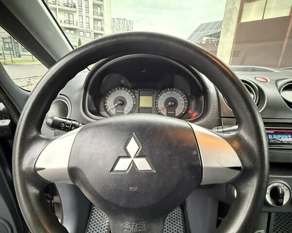 Черный Мицубиси Кольт, объемом двигателя 1.1 л и пробегом 250 тыс. км за 3700 $, фото 13 на Automoto.ua