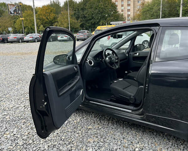 Чорний Міцубісі Кольт, об'ємом двигуна 1.3 л та пробігом 137 тис. км за 4700 $, фото 5 на Automoto.ua