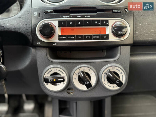 Черный Мицубиси Кольт, объемом двигателя 1.3 л и пробегом 173 тыс. км за 5800 $, фото 12 на Automoto.ua