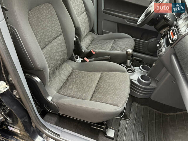 Черный Мицубиси Кольт, объемом двигателя 1.3 л и пробегом 173 тыс. км за 5800 $, фото 19 на Automoto.ua