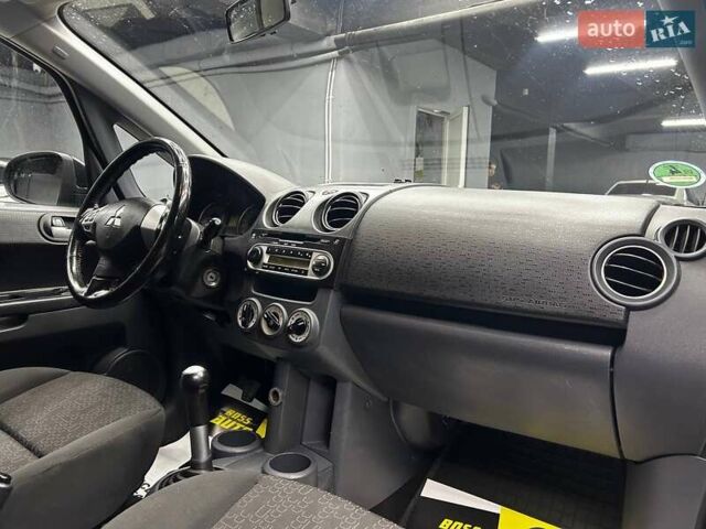 Черный Мицубиси Кольт, объемом двигателя 1.1 л и пробегом 140 тыс. км за 5600 $, фото 13 на Automoto.ua