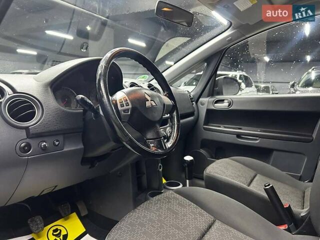 Черный Мицубиси Кольт, объемом двигателя 1.1 л и пробегом 140 тыс. км за 5600 $, фото 6 на Automoto.ua