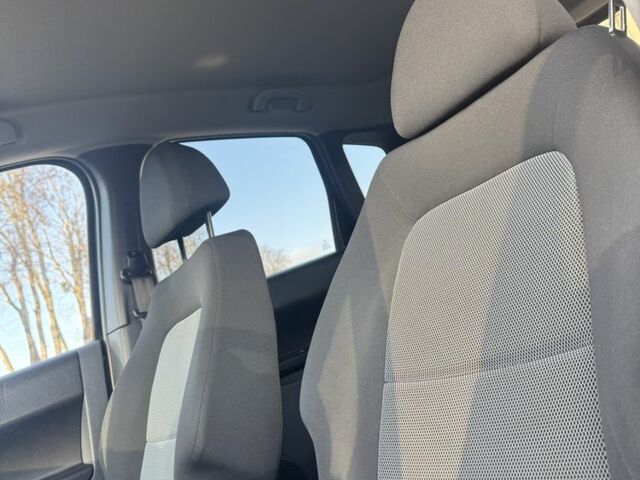 Черный Мицубиси Кольт, объемом двигателя 1.3 л и пробегом 170 тыс. км за 7100 $, фото 6 на Automoto.ua