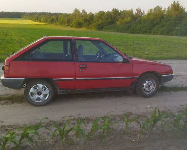 Красный Мицубиси Кольт, объемом двигателя 1.5 л и пробегом 200 тыс. км за 750 $, фото 4 на Automoto.ua