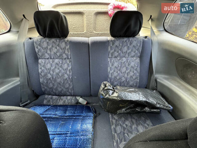 Красный Мицубиси Кольт, объемом двигателя 1.3 л и пробегом 210 тыс. км за 2500 $, фото 7 на Automoto.ua