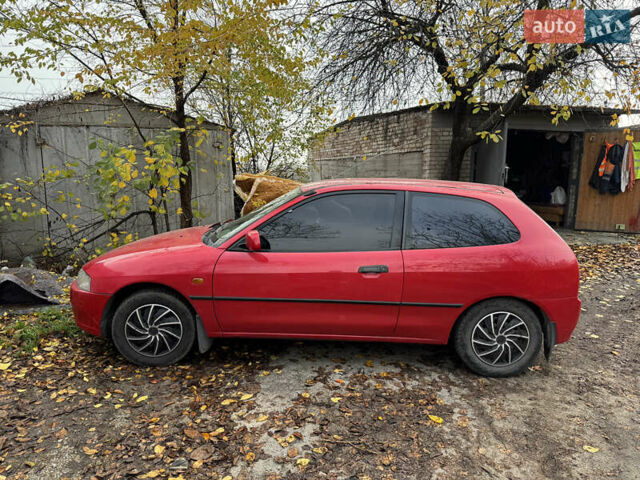 Красный Мицубиси Кольт, объемом двигателя 1.3 л и пробегом 210 тыс. км за 2500 $, фото 2 на Automoto.ua