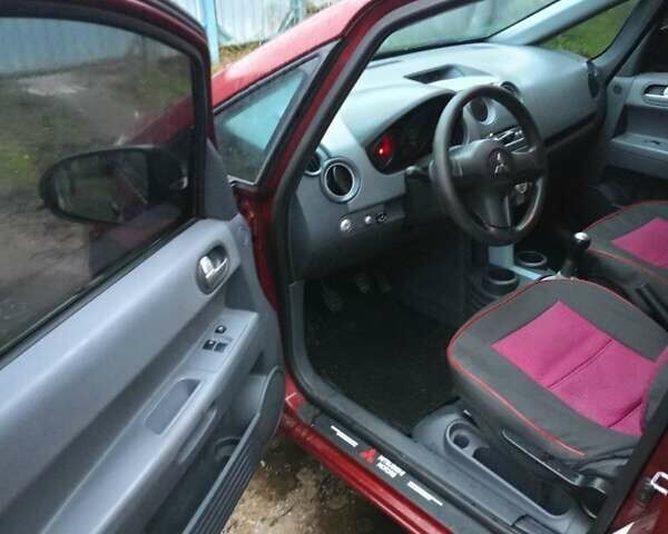 Красный Мицубиси Кольт, объемом двигателя 1.3 л и пробегом 216 тыс. км за 4100 $, фото 5 на Automoto.ua