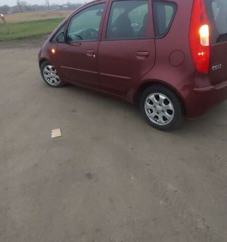 Червоний Міцубісі Кольт, об'ємом двигуна 1.5 л та пробігом 240 тис. км за 1600 $, фото 1 на Automoto.ua