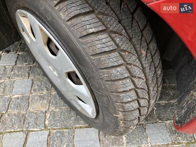 Червоний Міцубісі Кольт, об'ємом двигуна 1.12 л та пробігом 210 тис. км за 3300 $, фото 8 на Automoto.ua