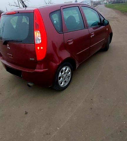 Красный Мицубиси Кольт, объемом двигателя 1.5 л и пробегом 240 тыс. км за 1600 $, фото 5 на Automoto.ua