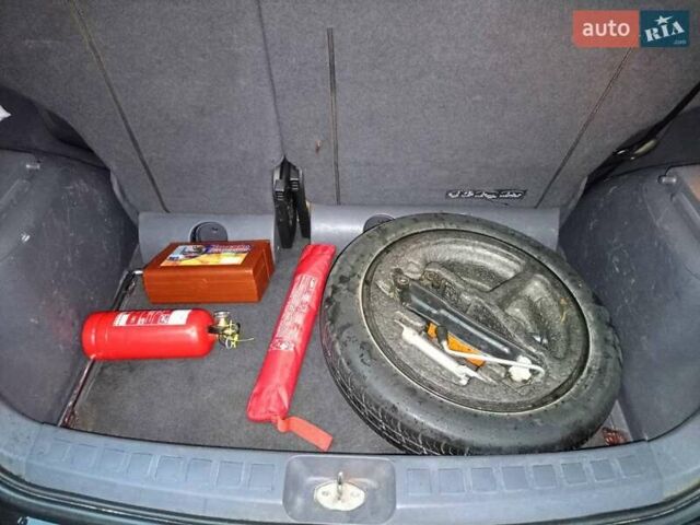 Красный Мицубиси Кольт, объемом двигателя 1.3 л и пробегом 216 тыс. км за 4100 $, фото 13 на Automoto.ua