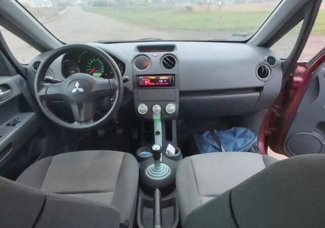 Червоний Міцубісі Кольт, об'ємом двигуна 1.5 л та пробігом 240 тис. км за 1600 $, фото 3 на Automoto.ua