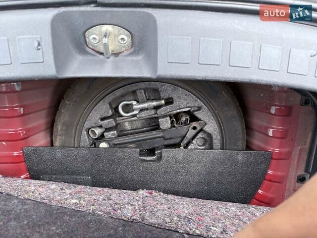 Красный Мицубиси Кольт, объемом двигателя 1.3 л и пробегом 153 тыс. км за 4230 $, фото 16 на Automoto.ua