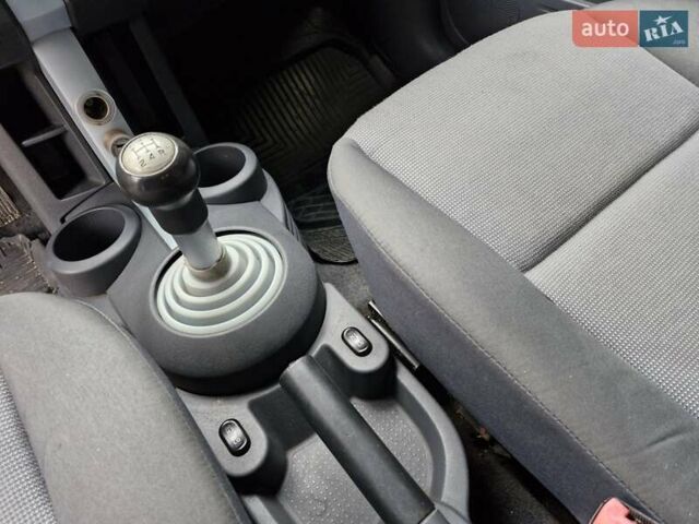 Красный Мицубиси Кольт, объемом двигателя 1.33 л и пробегом 241 тыс. км за 2850 $, фото 13 на Automoto.ua