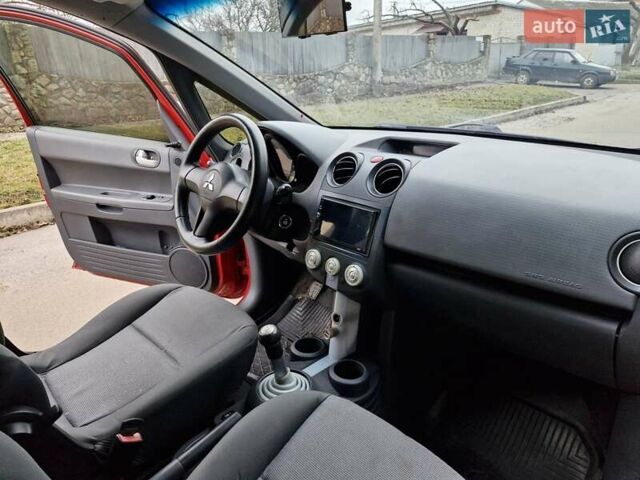 Красный Мицубиси Кольт, объемом двигателя 1.33 л и пробегом 241 тыс. км за 2850 $, фото 11 на Automoto.ua