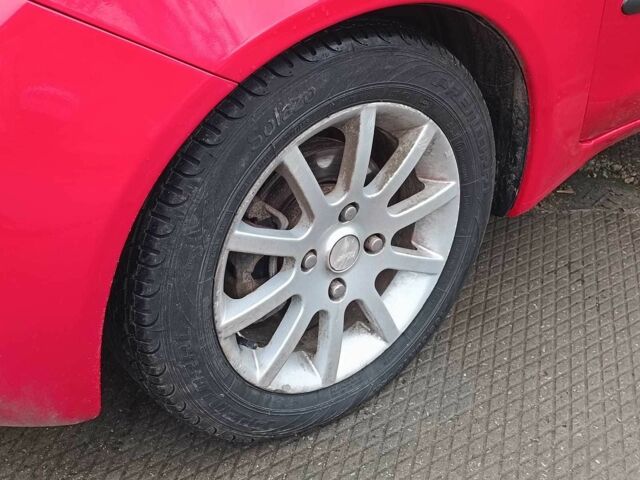 Красный Мицубиси Кольт, объемом двигателя 1.3 л и пробегом 184 тыс. км за 3940 $, фото 2 на Automoto.ua