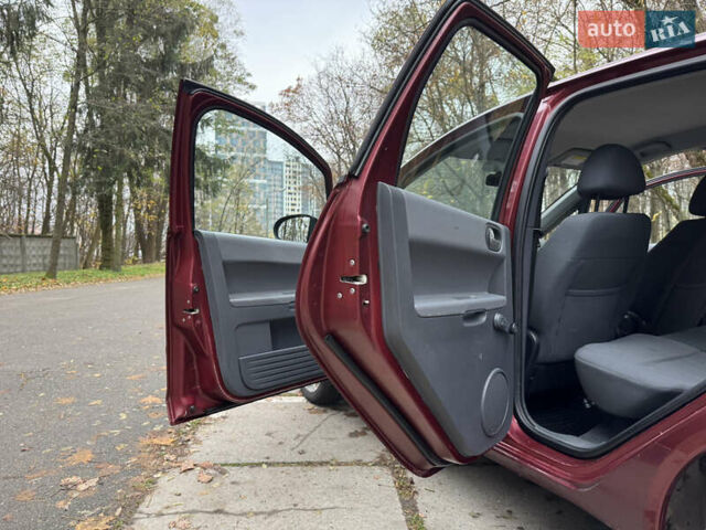 Червоний Міцубісі Кольт, об'ємом двигуна 1.33 л та пробігом 156 тис. км за 3800 $, фото 19 на Automoto.ua