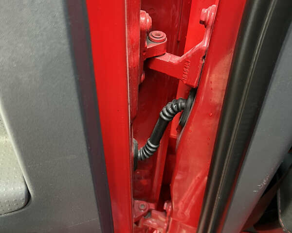 Червоний Міцубісі Кольт, об'ємом двигуна 1.33 л та пробігом 167 тис. км за 4800 $, фото 7 на Automoto.ua