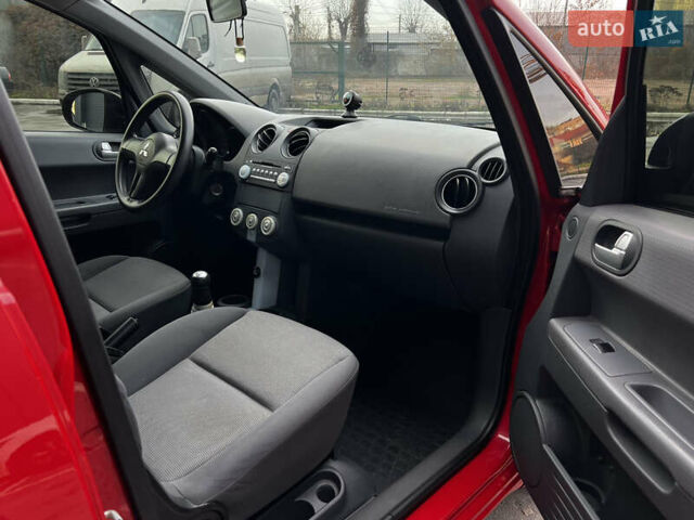 Красный Мицубиси Кольт, объемом двигателя 1.3 л и пробегом 155 тыс. км за 4489 $, фото 7 на Automoto.ua