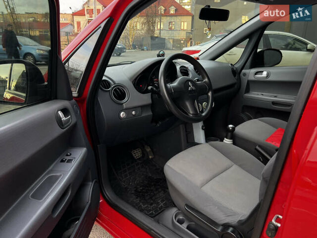 Красный Мицубиси Кольт, объемом двигателя 1.3 л и пробегом 155 тыс. км за 4489 $, фото 5 на Automoto.ua
