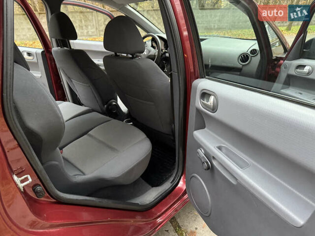 Червоний Міцубісі Кольт, об'ємом двигуна 1.33 л та пробігом 156 тис. км за 3800 $, фото 15 на Automoto.ua