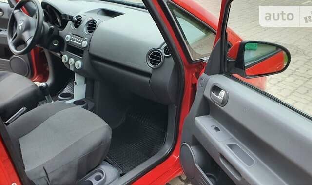 Червоний Міцубісі Кольт, об'ємом двигуна 1.33 л та пробігом 160 тис. км за 3750 $, фото 5 на Automoto.ua