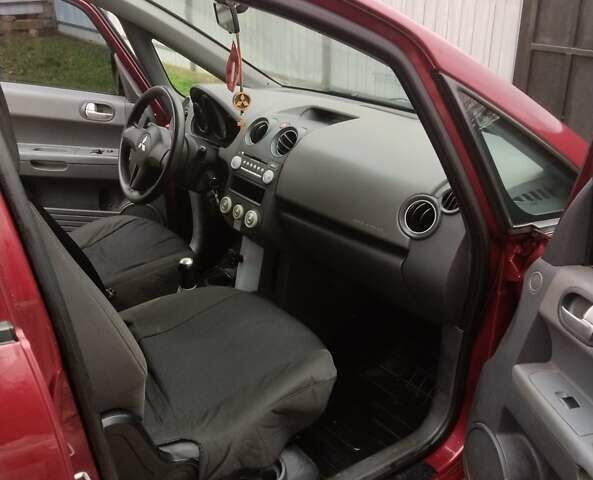 Красный Мицубиси Кольт, объемом двигателя 1.33 л и пробегом 153 тыс. км за 4700 $, фото 1 на Automoto.ua