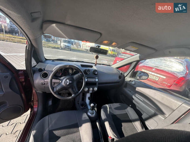 Красный Мицубиси Кольт, объемом двигателя 1.5 л и пробегом 372 тыс. км за 3300 $, фото 7 на Automoto.ua