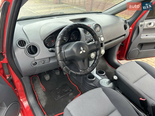 Красный Мицубиси Кольт, объемом двигателя 1.33 л и пробегом 138 тыс. км за 3800 $, фото 10 на Automoto.ua