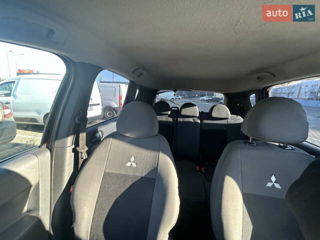Красный Мицубиси Кольт, объемом двигателя 1.5 л и пробегом 372 тыс. км за 3300 $, фото 16 на Automoto.ua