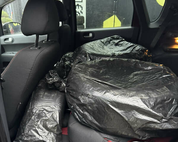 Красный Мицубиси Кольт, объемом двигателя 1.33 л и пробегом 167 тыс. км за 3900 $, фото 9 на Automoto.ua