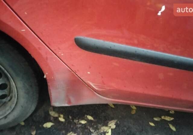 Червоний Міцубісі Кольт, об'ємом двигуна 1.12 л та пробігом 252 тис. км за 4000 $, фото 5 на Automoto.ua