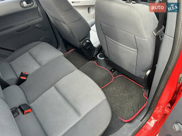 Красный Мицубиси Кольт, объемом двигателя 1.33 л и пробегом 138 тыс. км за 3800 $, фото 8 на Automoto.ua