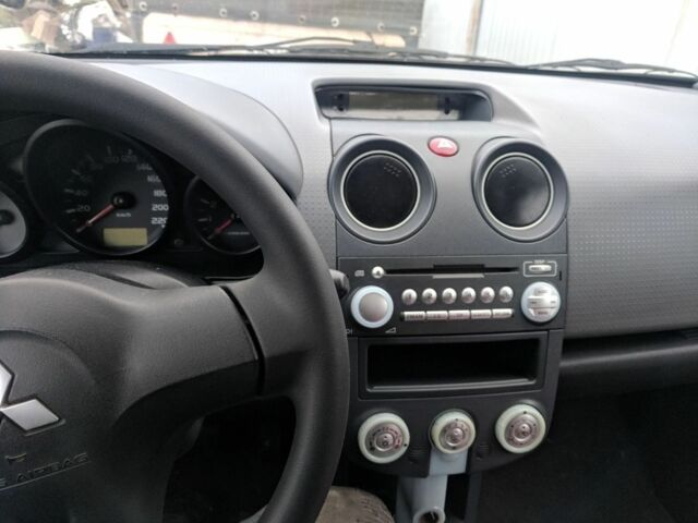 Красный Мицубиси Кольт, объемом двигателя 1.3 л и пробегом 143 тыс. км за 4100 $, фото 2 на Automoto.ua