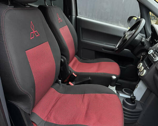 Красный Мицубиси Кольт, объемом двигателя 1.33 л и пробегом 167 тыс. км за 3900 $, фото 10 на Automoto.ua