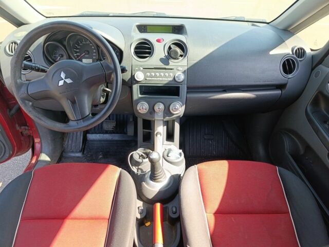 Красный Мицубиси Кольт, объемом двигателя 1.3 л и пробегом 224 тыс. км за 3300 $, фото 7 на Automoto.ua