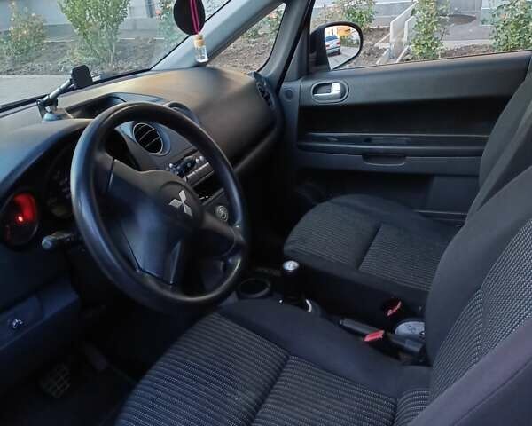 Красный Мицубиси Кольт, объемом двигателя 1.33 л и пробегом 207 тыс. км за 4300 $, фото 6 на Automoto.ua