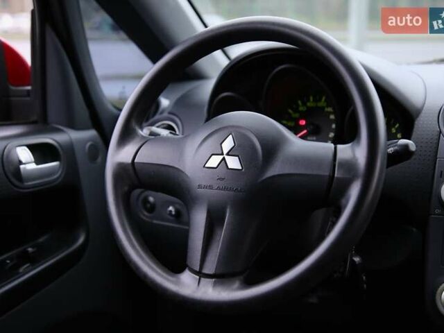 Червоний Міцубісі Кольт, об'ємом двигуна 1.3 л та пробігом 20 тис. км за 7400 $, фото 12 на Automoto.ua