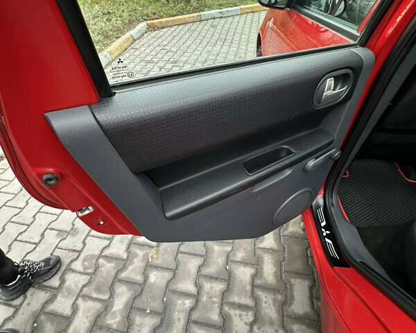 Красный Мицубиси Кольт, объемом двигателя 1.3 л и пробегом 90 тыс. км за 5400 $, фото 10 на Automoto.ua