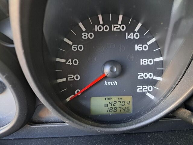 Червоний Міцубісі Кольт, об'ємом двигуна 1.3 л та пробігом 188 тис. км за 3800 $, фото 7 на Automoto.ua