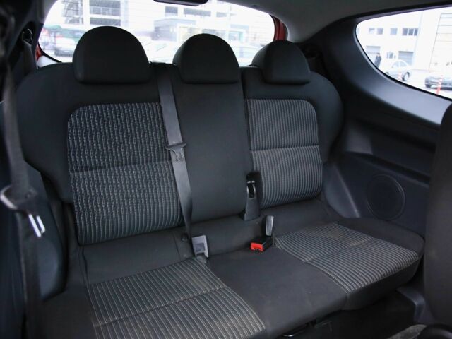 Червоний Міцубісі Кольт, об'ємом двигуна 1.3 л та пробігом 20 тис. км за 7400 $, фото 7 на Automoto.ua