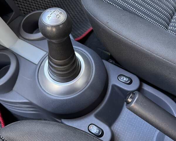 Червоний Міцубісі Кольт, об'ємом двигуна 1.33 л та пробігом 175 тис. км за 5000 $, фото 16 на Automoto.ua