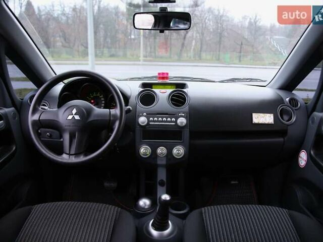 Красный Мицубиси Кольт, объемом двигателя 1.3 л и пробегом 20 тыс. км за 7000 $, фото 10 на Automoto.ua