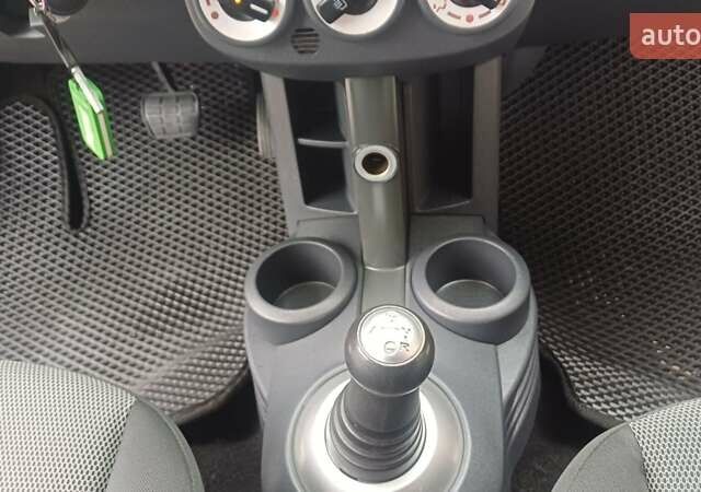 Красный Мицубиси Кольт, объемом двигателя 1.33 л и пробегом 132 тыс. км за 5890 $, фото 56 на Automoto.ua